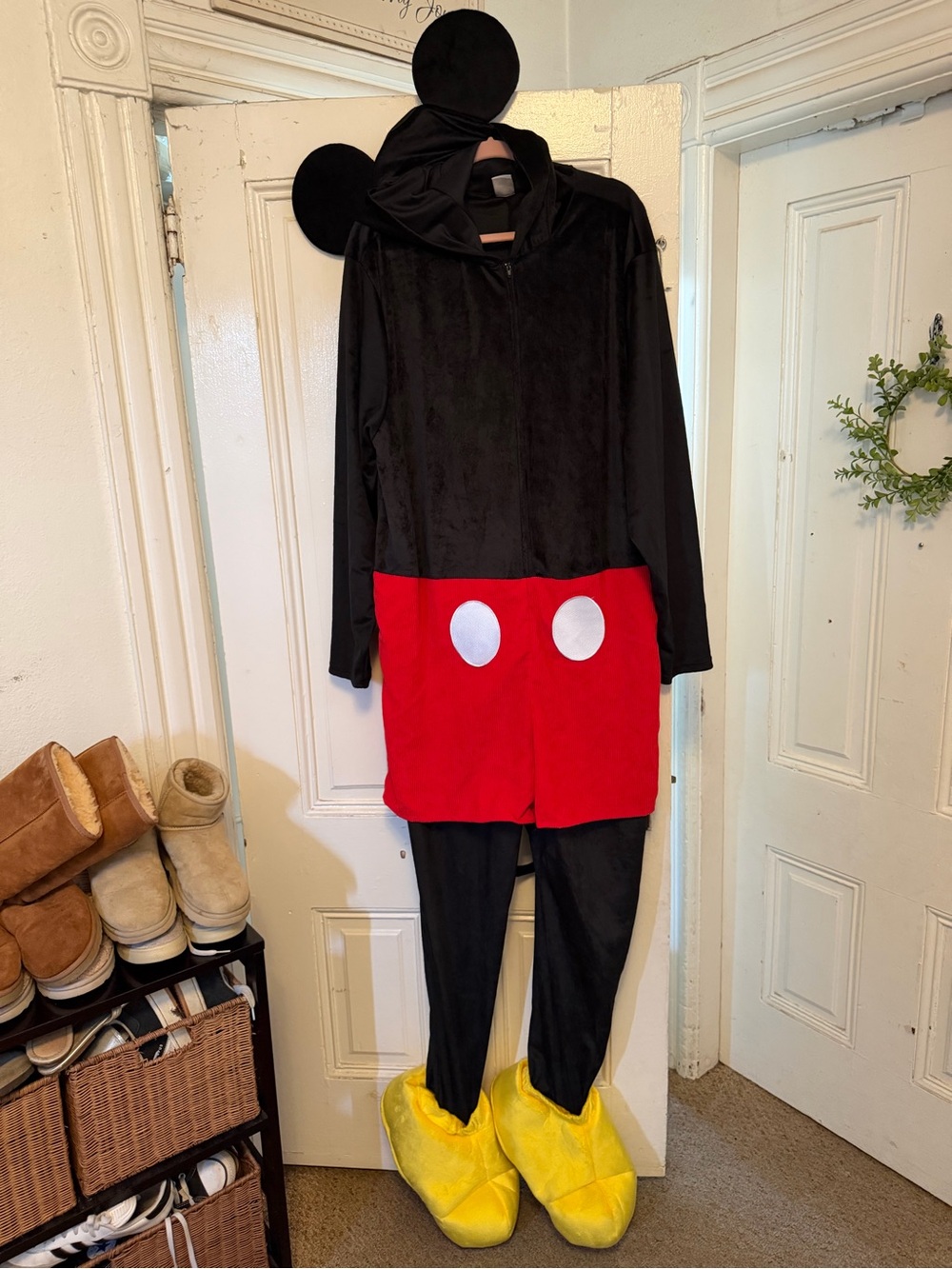 Classic Disney Mickey Mouse adult Costume size L/XL like new